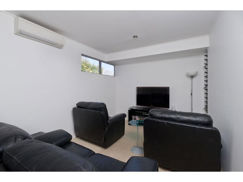 77 Gracemere Street, Newmarket QLD 4051