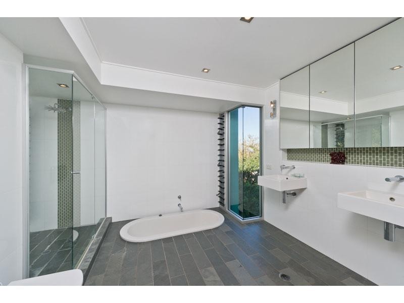 77 Gracemere Street, Newmarket QLD 4051