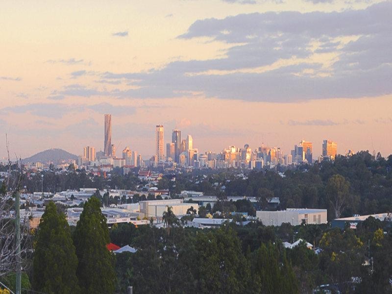 10 Farrant Street, Stafford Heights QLD 4053