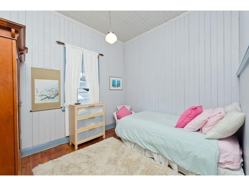 33 Swan Terrace, Windsor QLD 4030