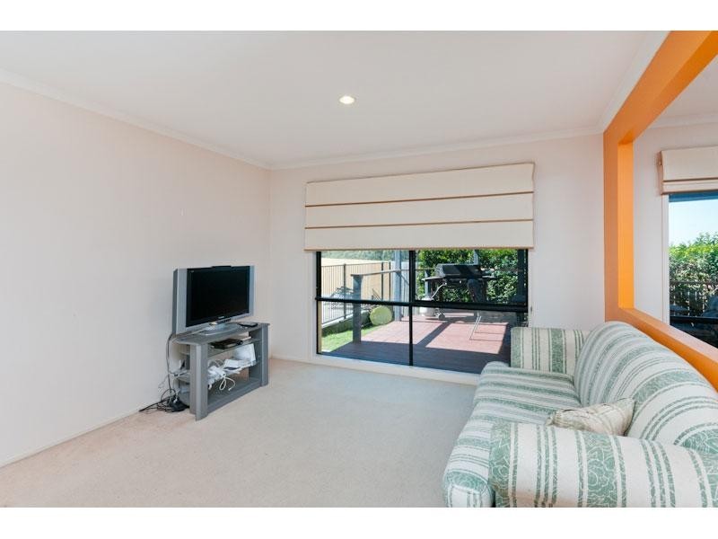 3 Crampton Court, Arana Hills QLD 4054