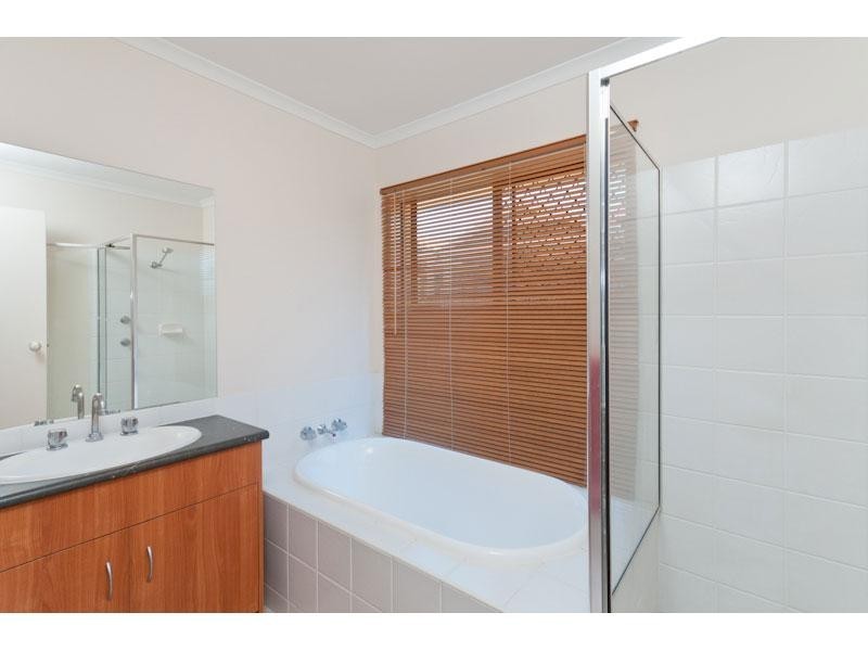 3 Crampton Court, Arana Hills QLD 4054