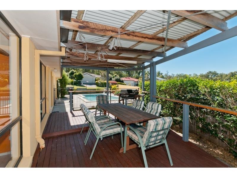 3 Crampton Court, Arana Hills QLD 4054