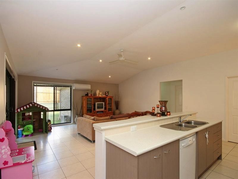 3 Tamari Place, Petrie QLD 4502