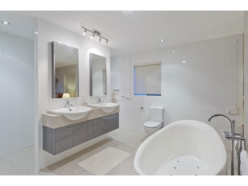 76 Highlands Street, Wavell Heights QLD 4012