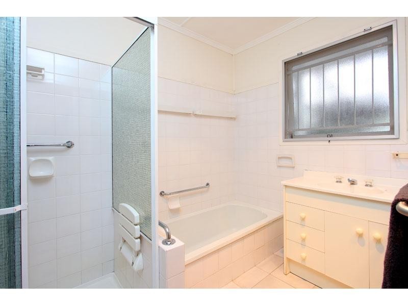 28 Amott Street, Stafford Heights QLD 4053