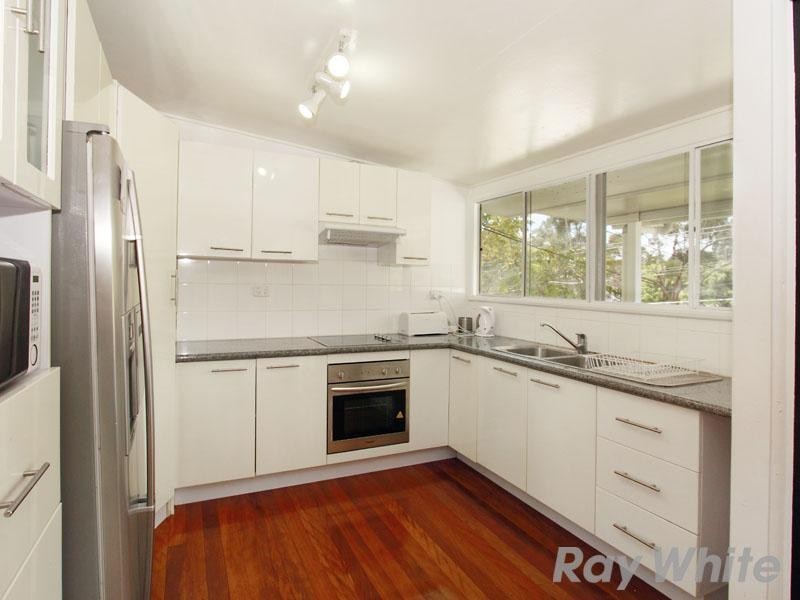 33 Kinnerton Street, Chermside West QLD 4032