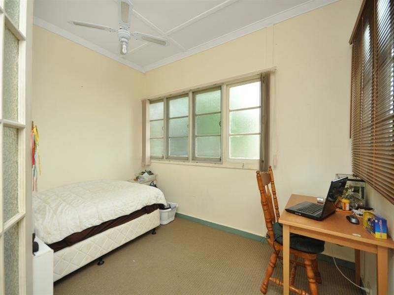 6 Waroon Street, Stafford QLD 4053