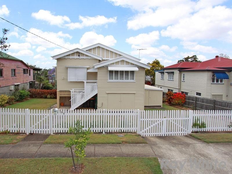 35 Glenfern Avenue, Kedron QLD 4031