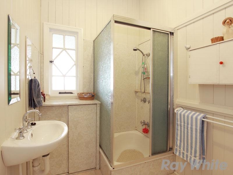 35 Glenfern Avenue, Kedron QLD 4031