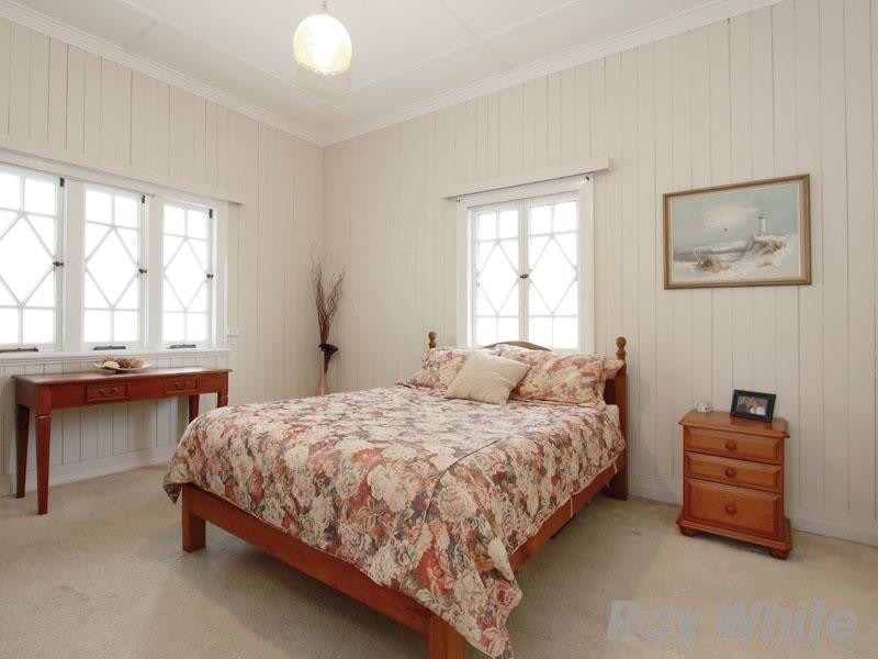 35 Glenfern Avenue, Kedron QLD 4031