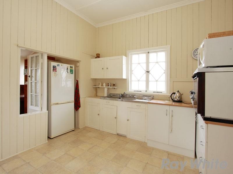 35 Glenfern Avenue, Kedron QLD 4031