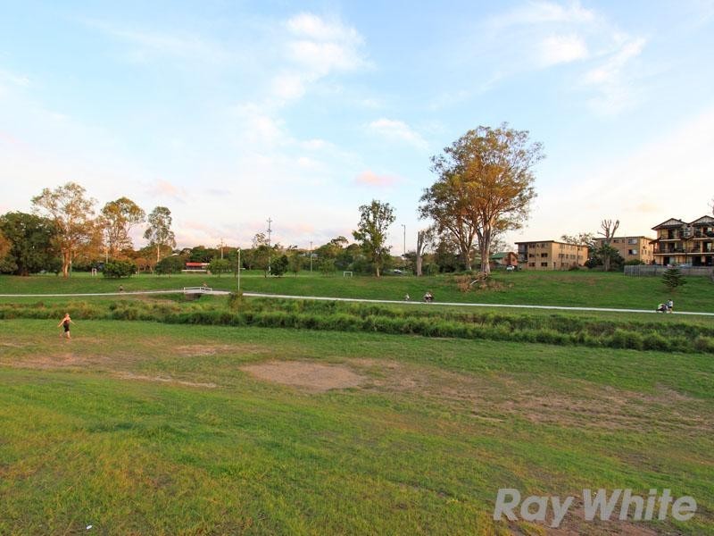 8 Johnston Street, Gordon Park QLD 4031