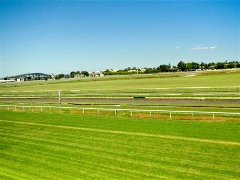 89 Raceview Avenue, Hendra QLD 4011