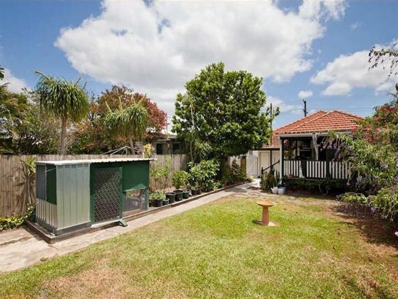 89 Raceview Avenue, Hendra QLD 4011