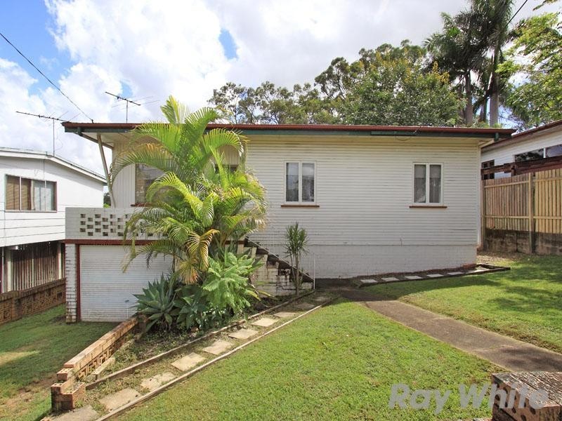 271 Kitchener Road, Stafford Heights QLD 4053