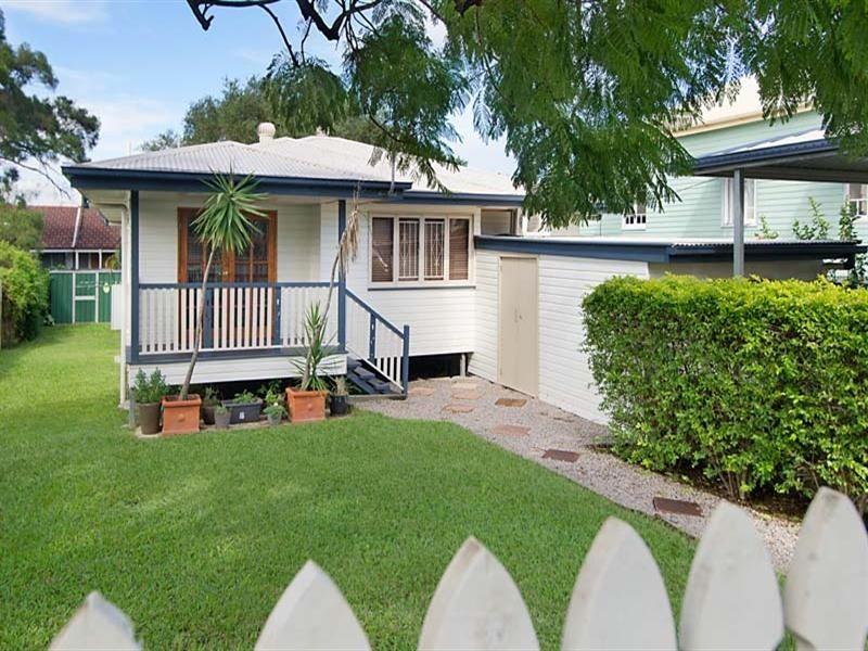 8 Julia Street, Wavell Heights QLD 4012