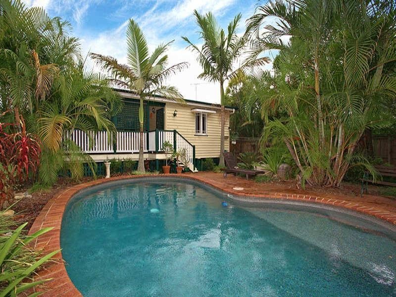 32 Grange Road, Grange QLD 4051