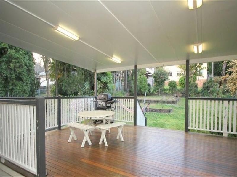 31 Tathra Street, Stafford QLD 4053