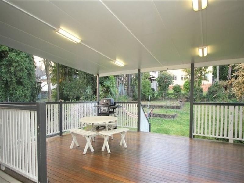 31 Tathra Street, Stafford QLD 4053