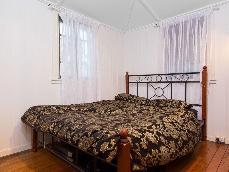 14 Howard Street, Grange QLD 4051