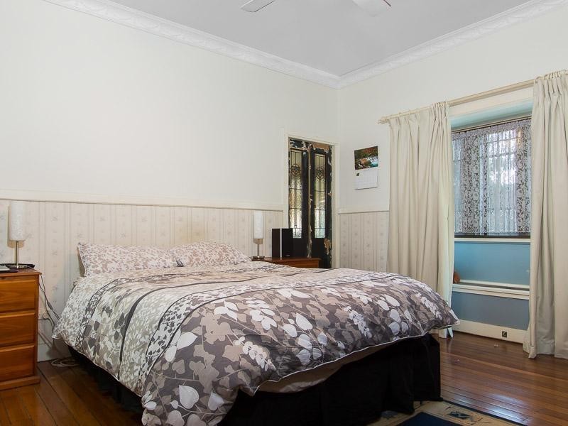 14 Howard Street, Grange QLD 4051