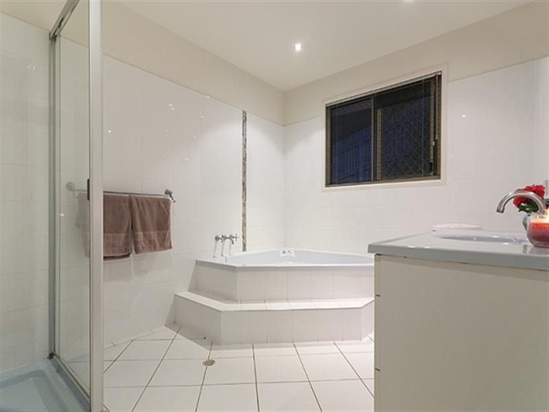 25 Hackett Street, Ashgrove QLD 4060