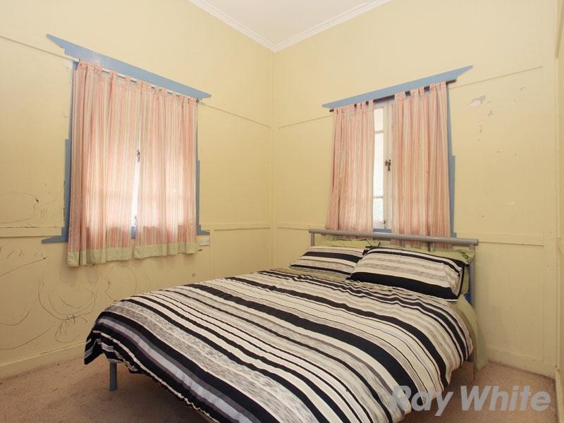 7 Mina Parade, Newmarket QLD 4051