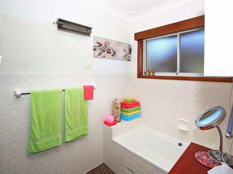 12 Lyrebird Drive, Nowra NSW 2541