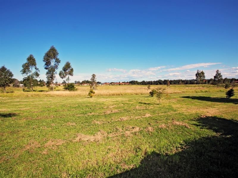 12 Lyrebird Drive, Nowra NSW 2541