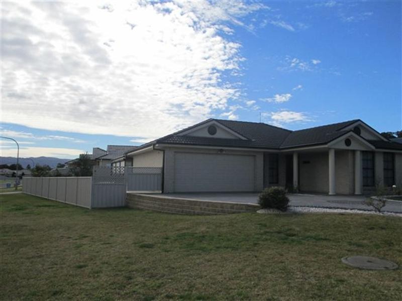 50 Burradoo Crescent, Nowra NSW 2541