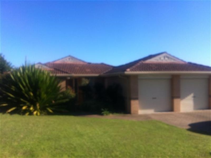15 Illawarra Circuit, Worrigee NSW 2540