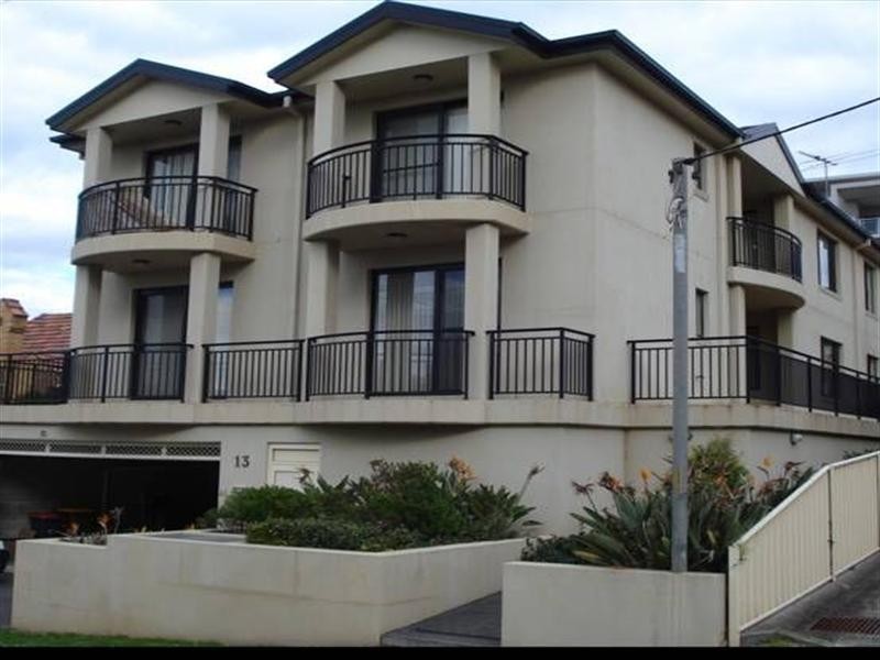 2/13 Hercules Street, Wollongong NSW 2500