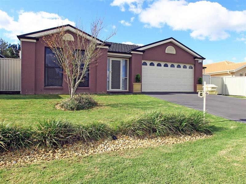 34 Emerald Drive, Meroo Meadow NSW 2540