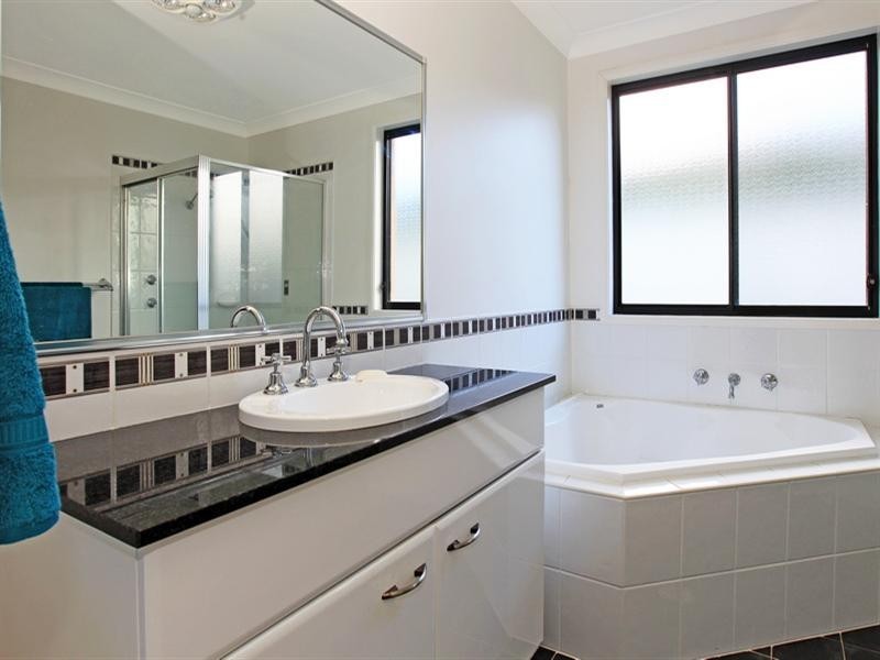 34 Emerald Drive, Bomaderry NSW 2541