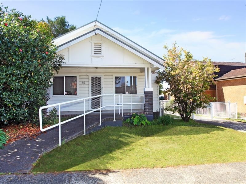 35 Junction Street, Nowra NSW 2541