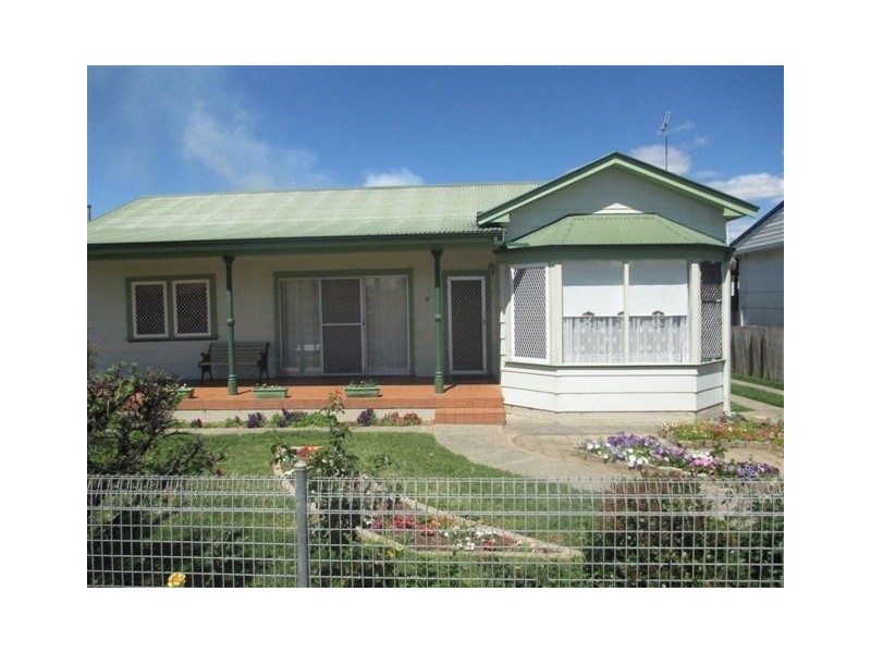 18 Plunkett Street, Nowra NSW 2541