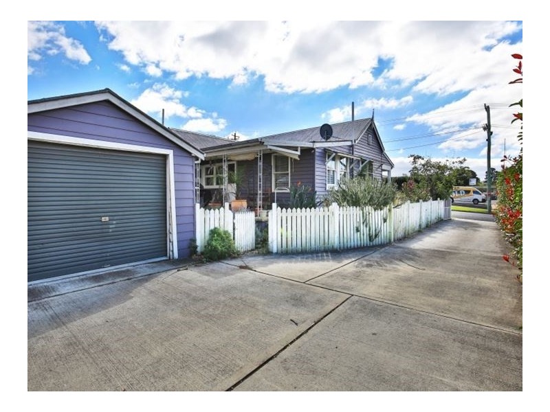 12 Bunberra Street, Bomaderry NSW 2541