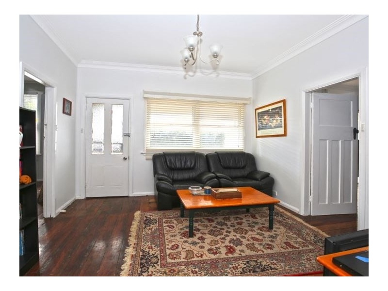 12 Bunberra Street, Bomaderry NSW 2541