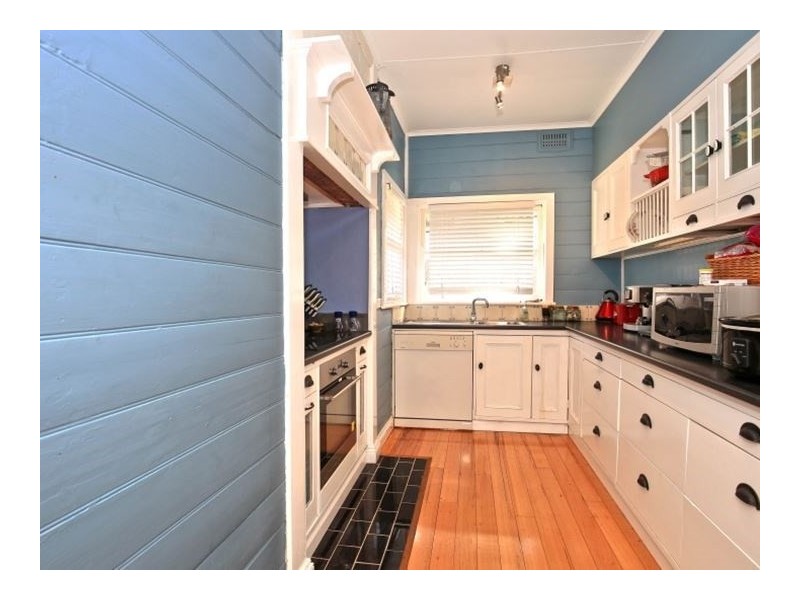 12 Bunberra Street, Bomaderry NSW 2541