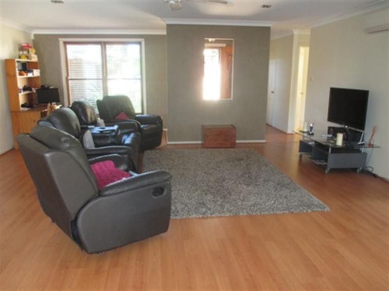 2A Hollyhill Close, Bomaderry NSW 2541