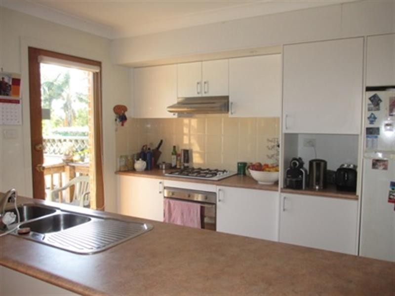 2A Hollyhill Close, Bomaderry NSW 2541