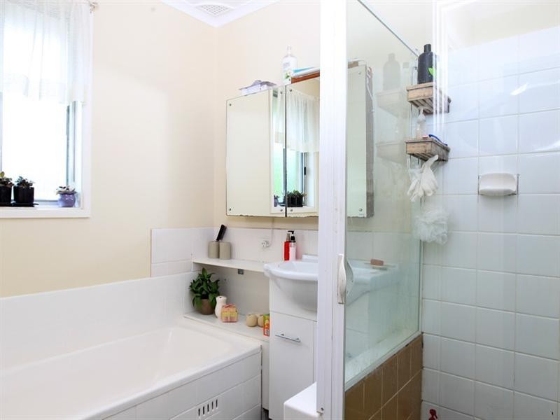 11 Kahlua Crescent, Bomaderry NSW 2541