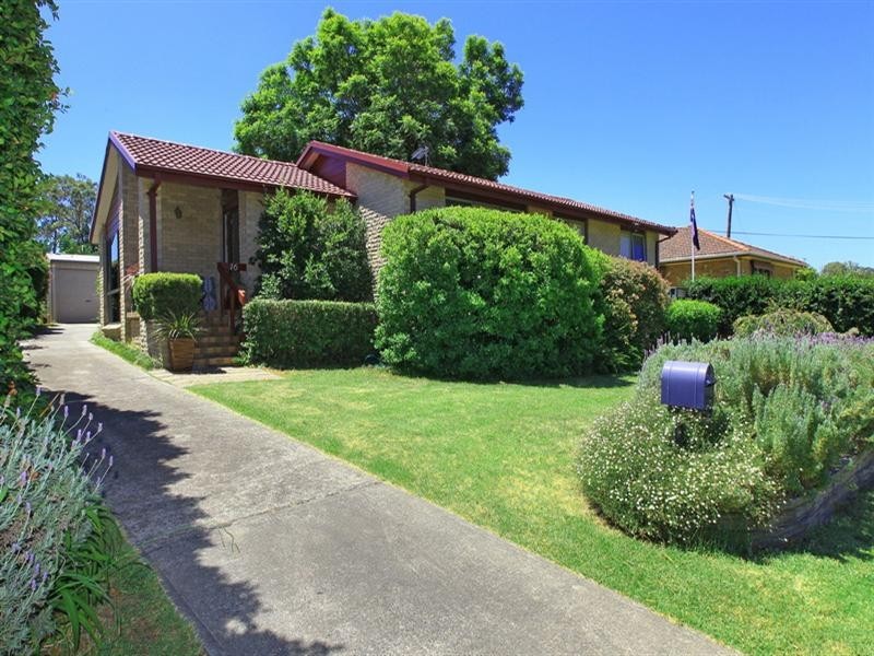 16 Peak Avenue, North Nowra NSW 2541