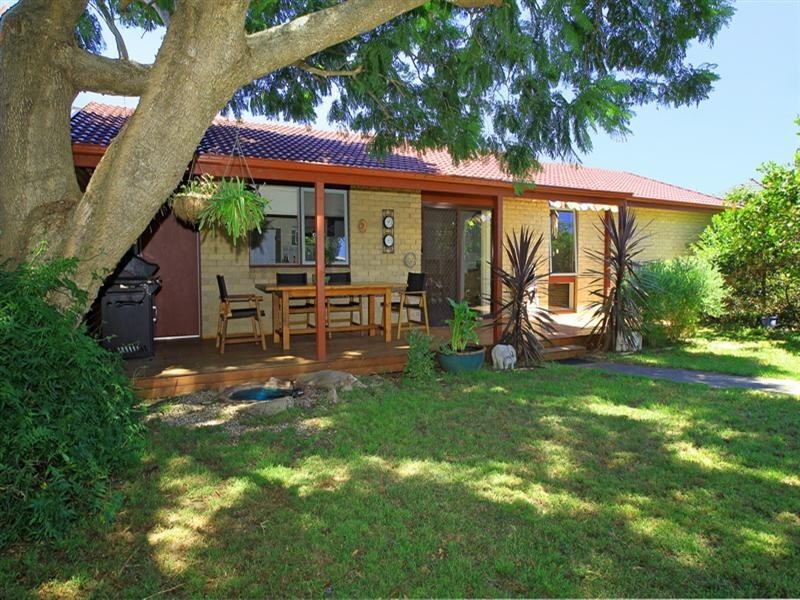 16 Peak Avenue, North Nowra NSW 2541