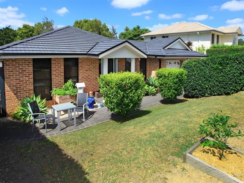 8 Jade Place, Meroo Meadow NSW 2540