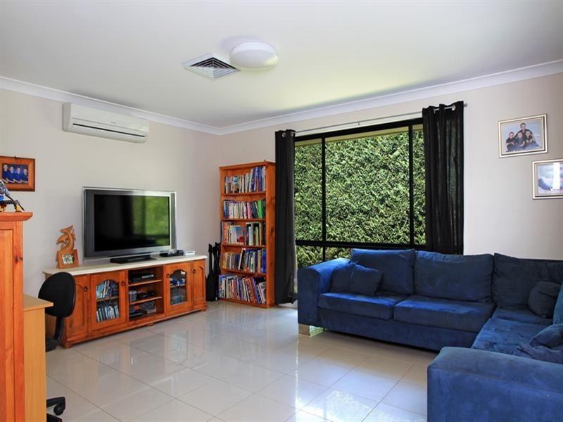 8 Jade Place, Meroo Meadow NSW 2540