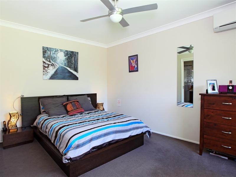 8 Jade Place, Meroo Meadow NSW 2540