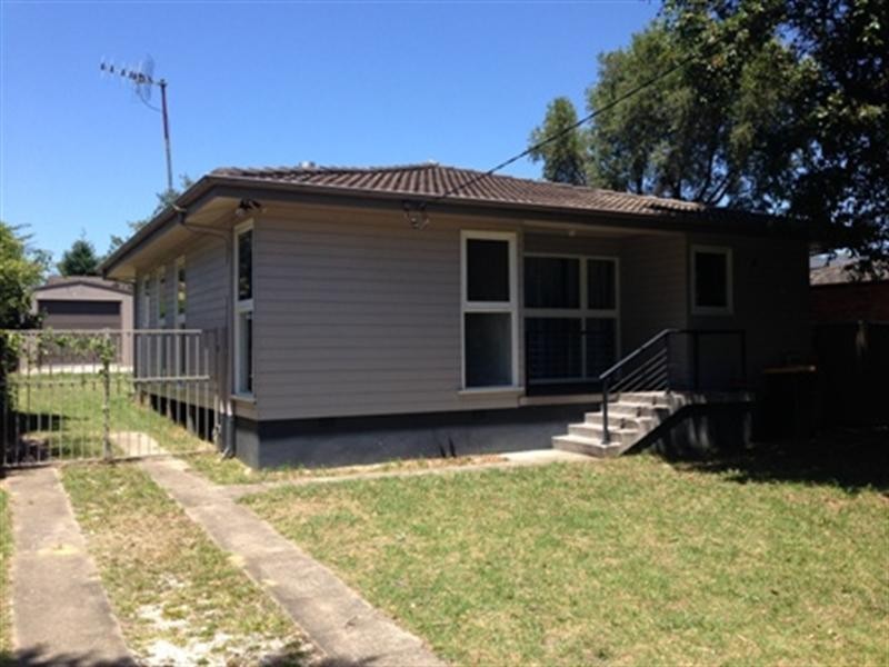 37 Sampson Crescent, Bomaderry NSW 2541