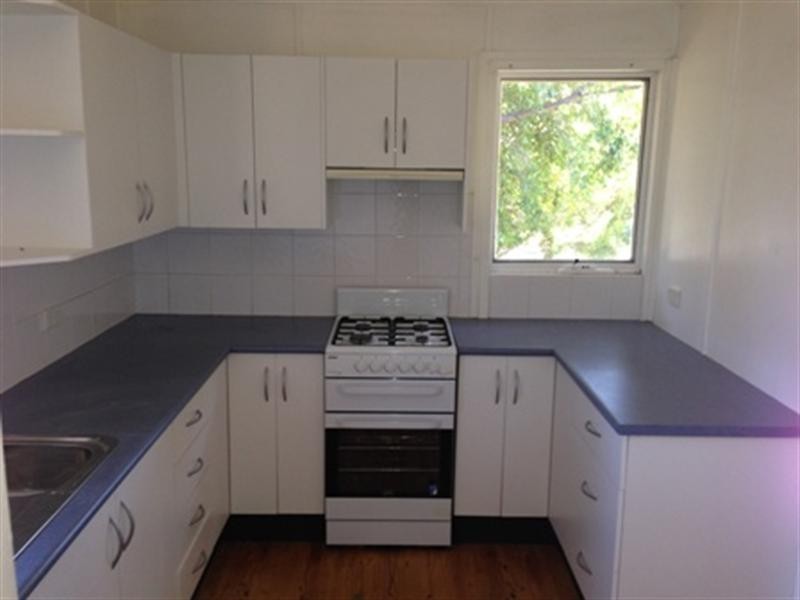 37 Sampson Crescent, Bomaderry NSW 2541